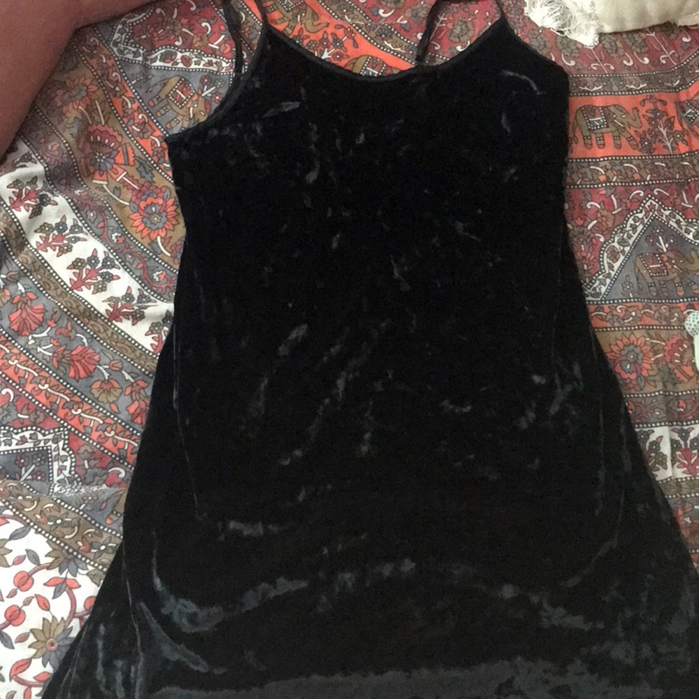 VS velvet spaghetti strap shift dress